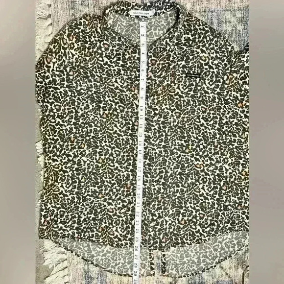 Calvin Klein Jeans | Women's Animal Print Button Down Shirt | Size Large - Picture 12 of 15